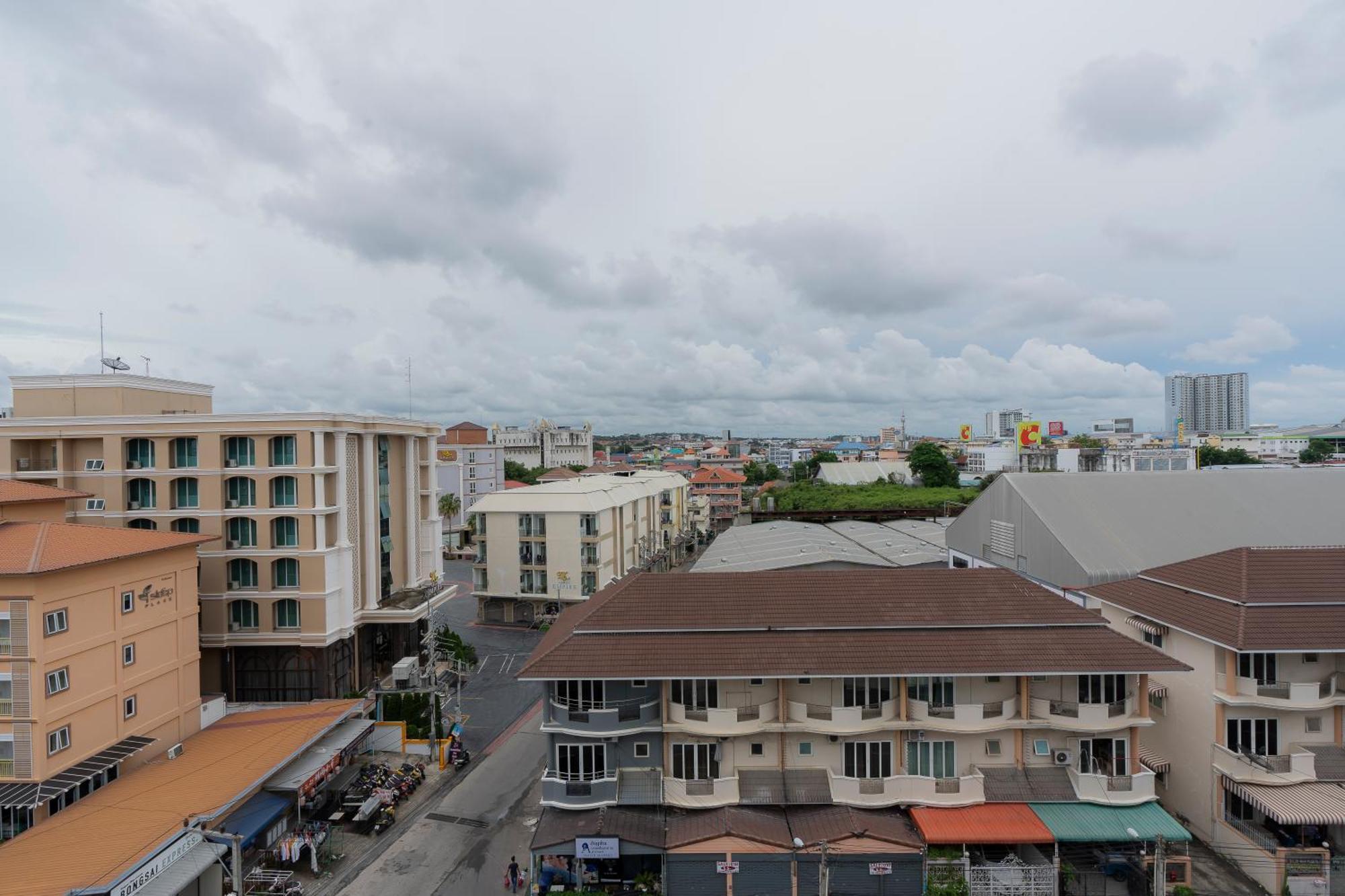 The Grass Serviced Suites Pattaya Exterior foto